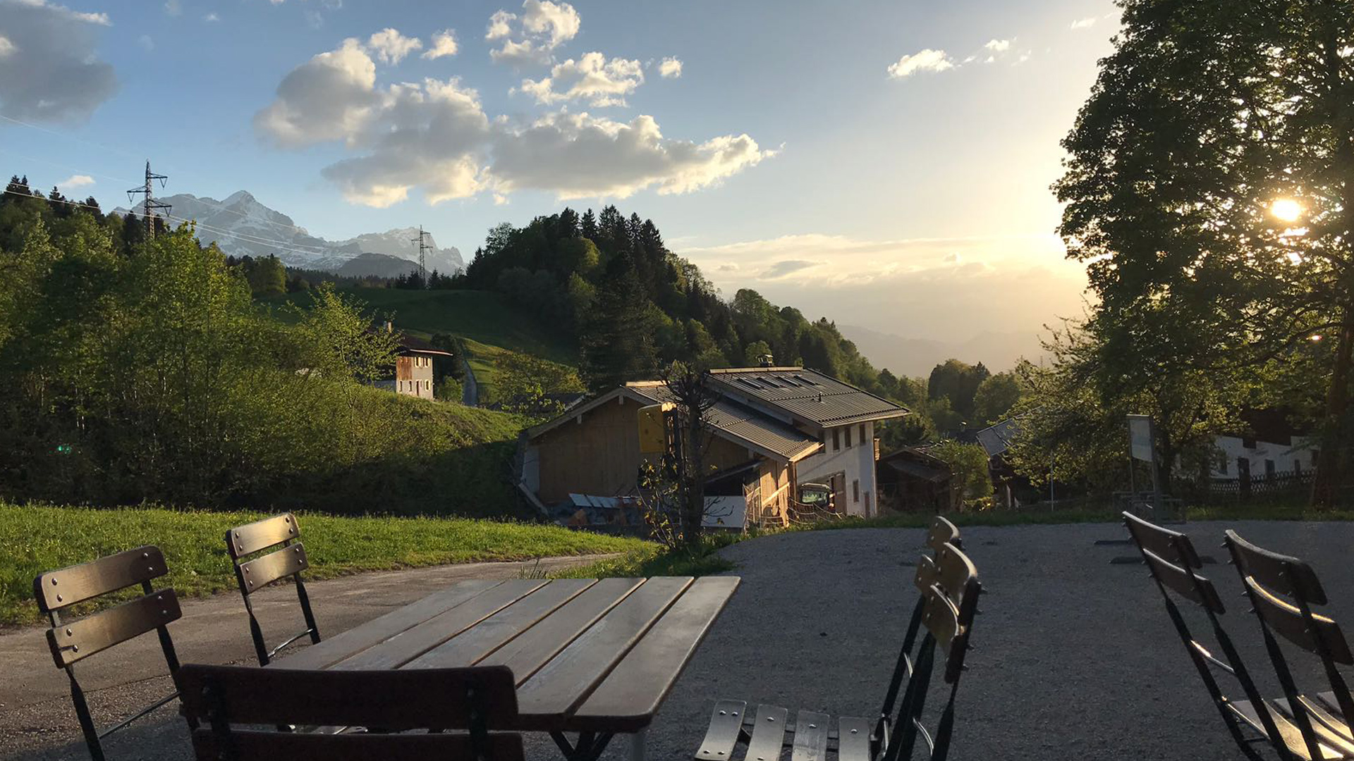 Blick von der Terasse mit Alpspitze und Wettersteingebirge